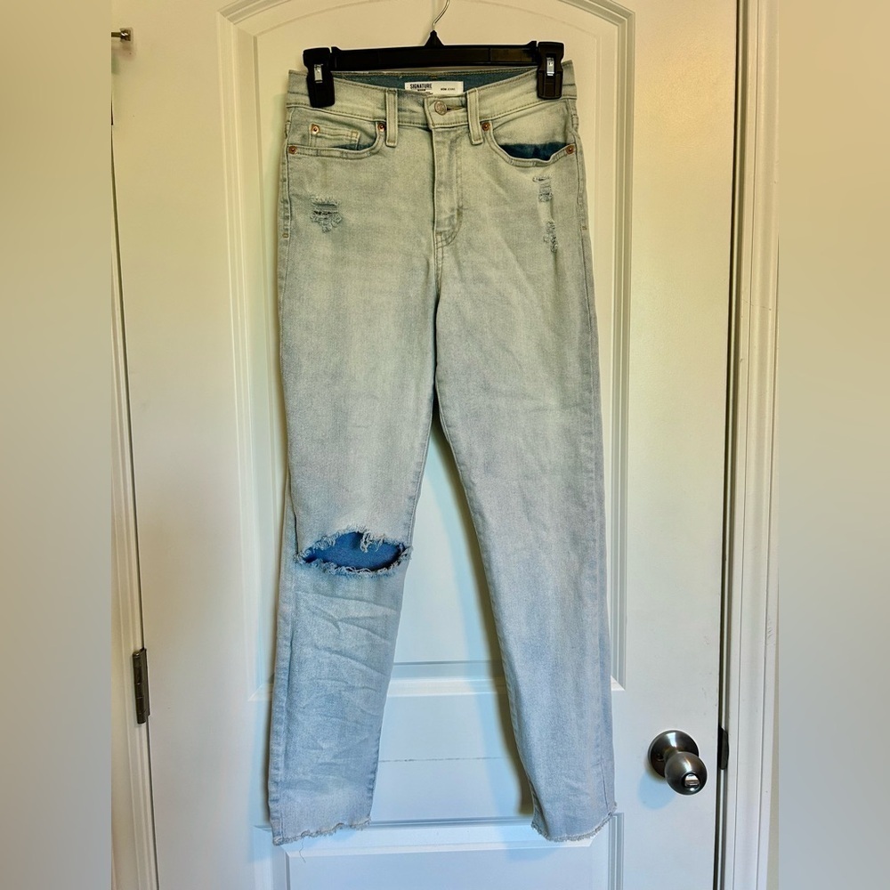 Levi's Light Blue High Rise Women mom Jeans